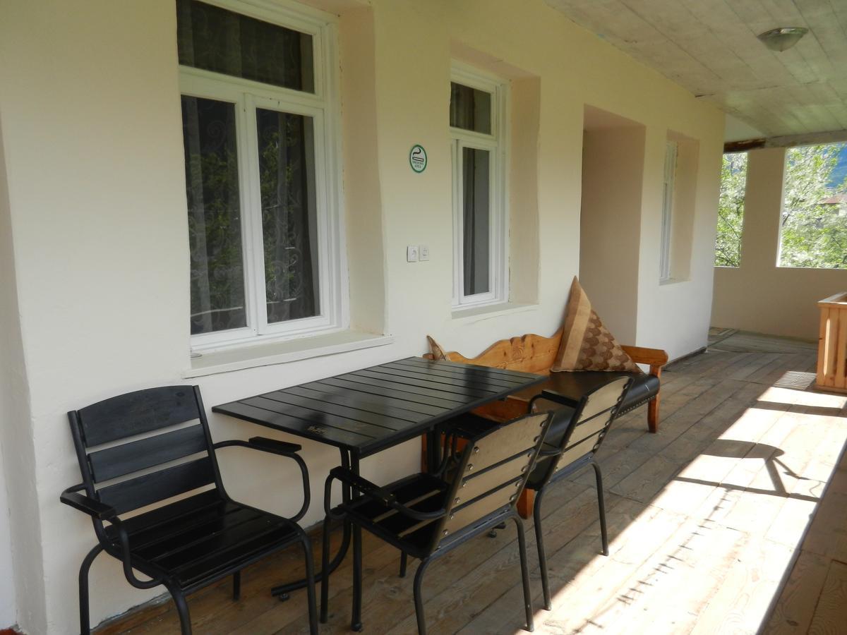 Guest House Katia Mestia Exteriér fotografie